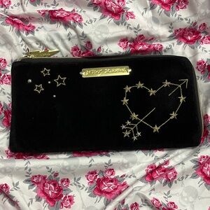 💐 Betsy Johnson Velvet Wallet Clutch Black